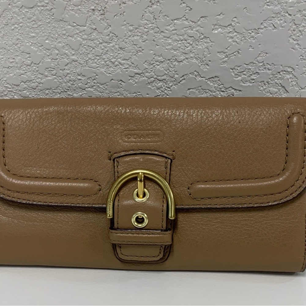 COACH CAMPBELL LEATHER BUCKLE SLIM ENVELOPE
Call out unglued inside
